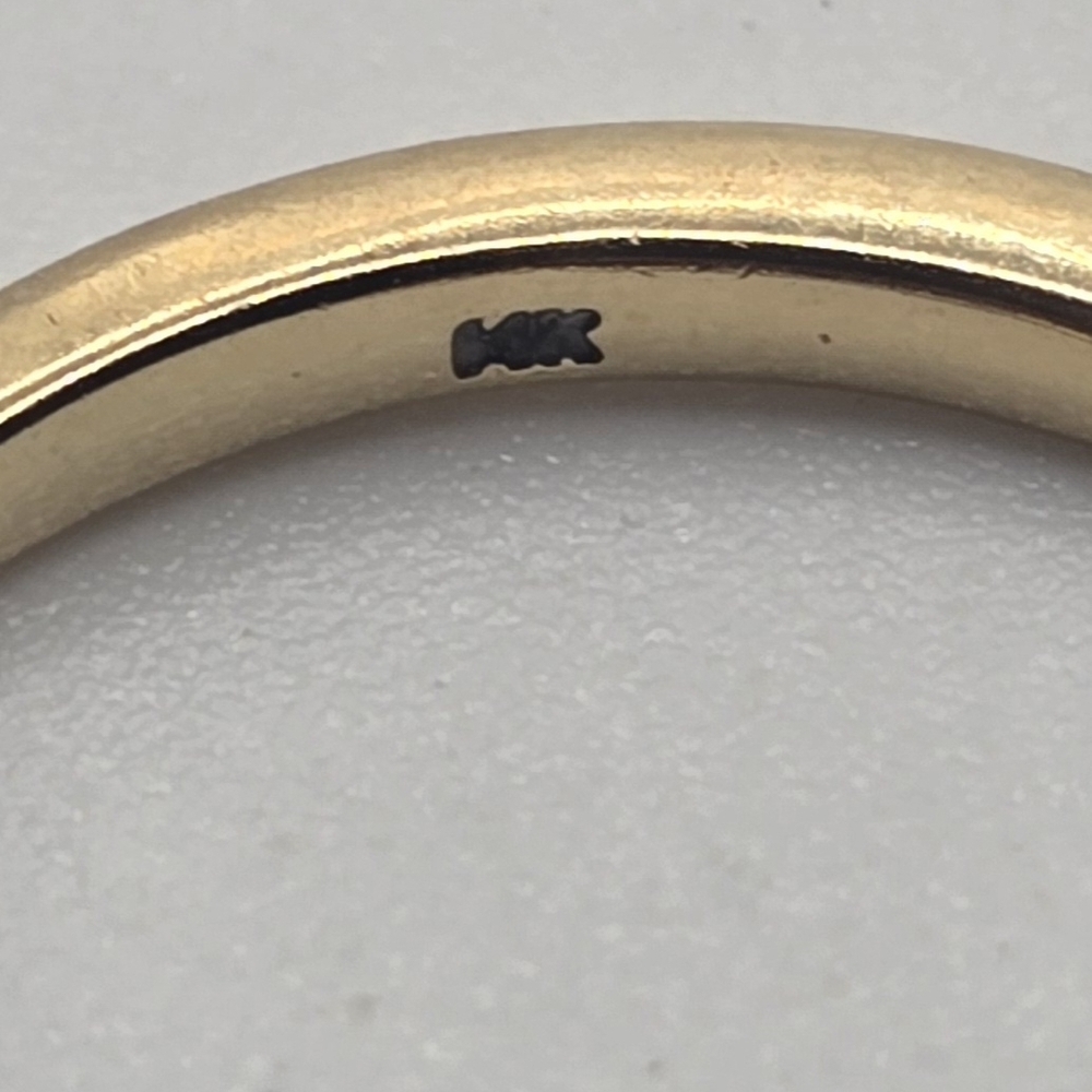 7.5 14k Gold and Diamond Women's Ring - Picture 3 of 9